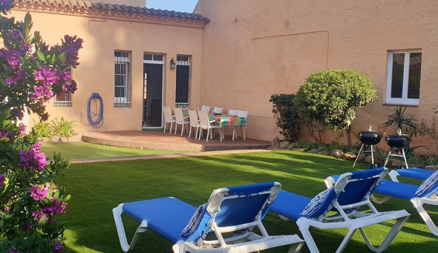 House with garden at 30 meter from the sand beach of La Fosca.
