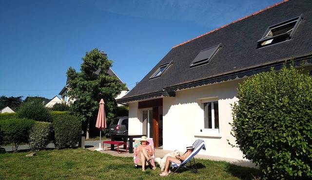 House with garden, beach access by footpath