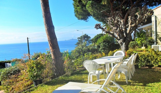 House with garden beach Scudo