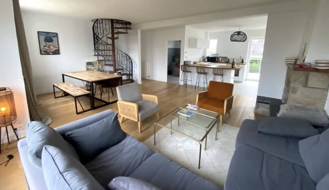 House with garden close to the center and beaches