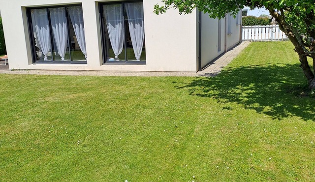 House with garden close to town center and 12 minutes from the sea and beaches