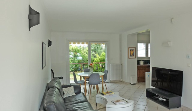 House with garden close to town center, with EV charging station