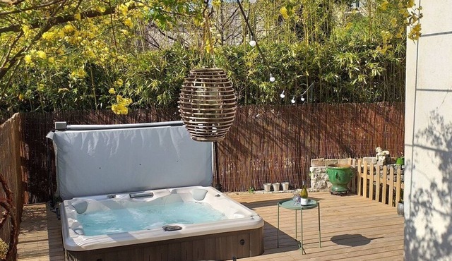 House with garden, jacuzzi and terrace in listed medieval village