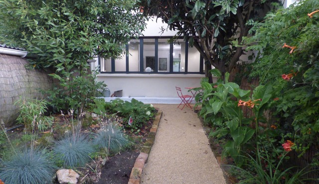 House with garden near the beach/city center