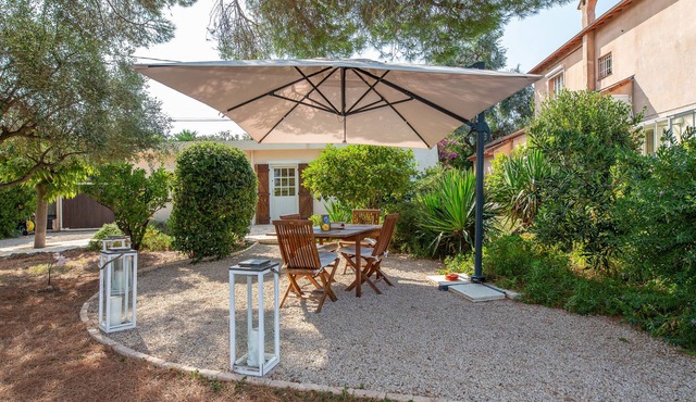 House with garden over the bay of Cannes