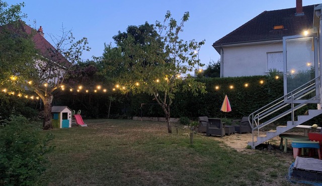 House with garden suburb of Dijon. animals accepted