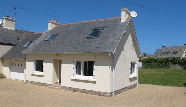 House with Garden, WiFi, 50m from the Beach in Tregastel