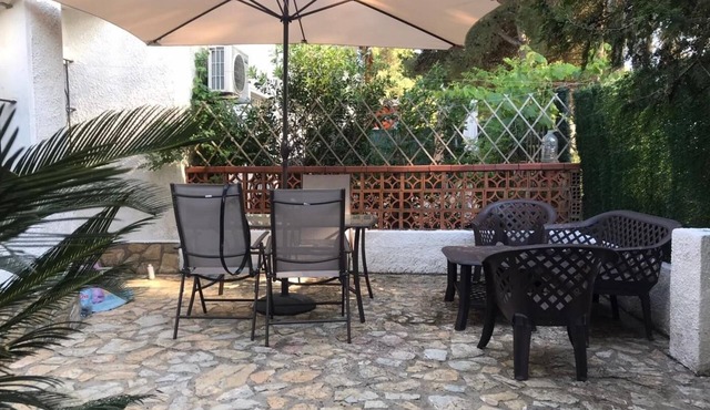 House with garden, wifi very close to the beach