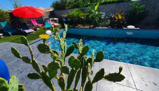 House with heated pool, 5 minutes from the beach