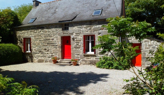House with heated pool, WIFI, child friendly