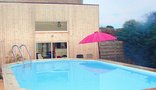 House with heated swimming pool 3 km from the beach