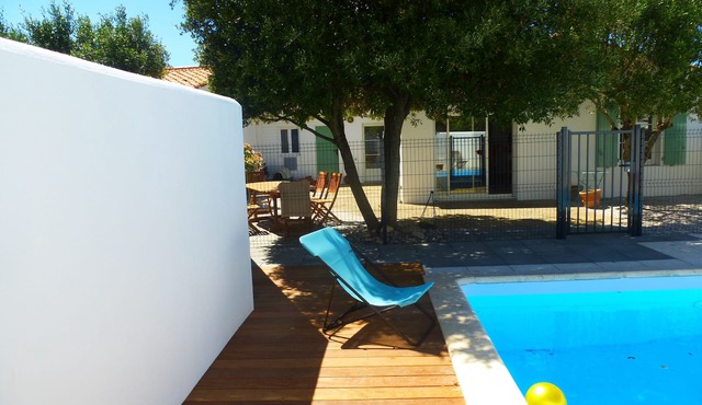 HOUSE WITH Heated POOL (May to September) ILE DE Ré, quiet