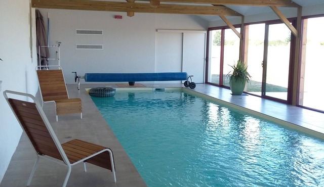 HOUSE WITH HEATED INDOOR SWIMMING POOL 10 persons