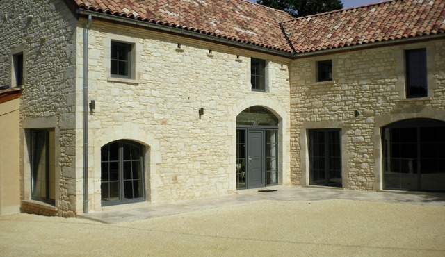 HOUSE WITH HEATED INDOOR POOL