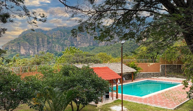 House with Heated Pool with Solar Panels and Gym in Tepoztlán