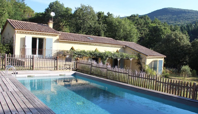 House with heated pool in the Val d´Emeraude