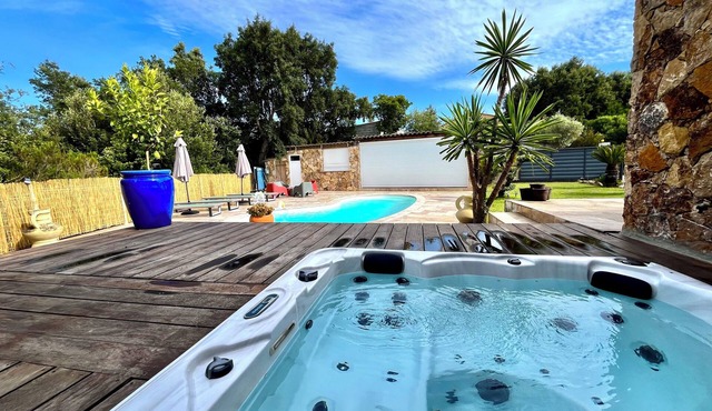 House with heated pool and jacuzzi