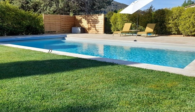 House with heated pool near the sea