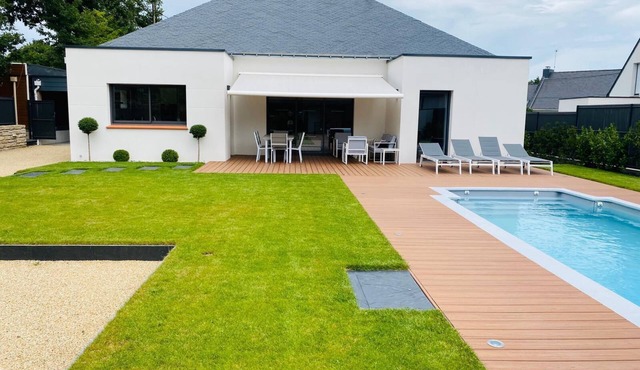 HOUSE WITH HEATED POOL NEAR TRINITE/SEA