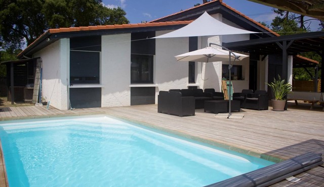 House with heated pool near the ocean