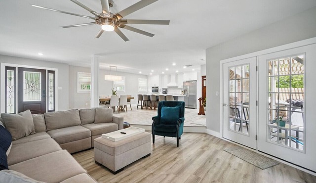 House with Hot tub, close to Marina, in a Golf Course Community