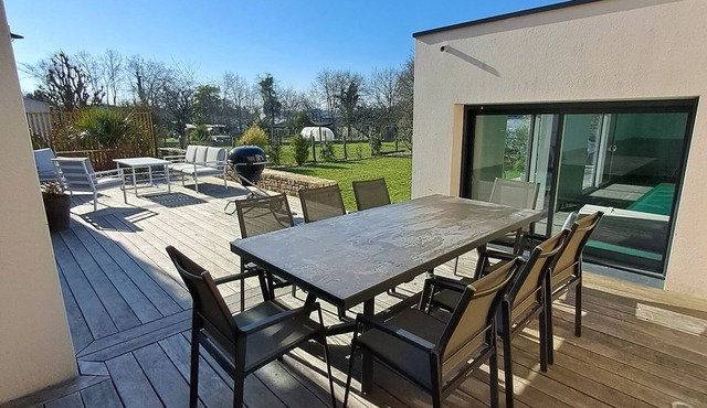 House with indoor pool sleeps 10