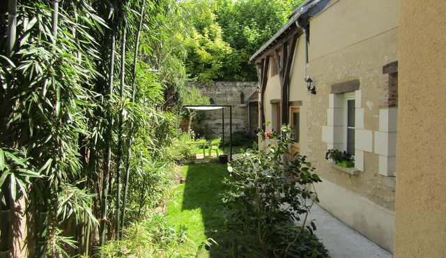 House with inner courtyard, 2 to 4 beds, 2 steps from the castle of Amboise.