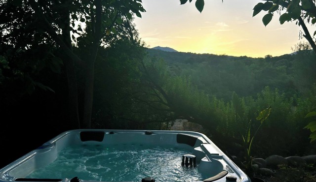 House with jacuzzi 5 minutes from Porto Vec