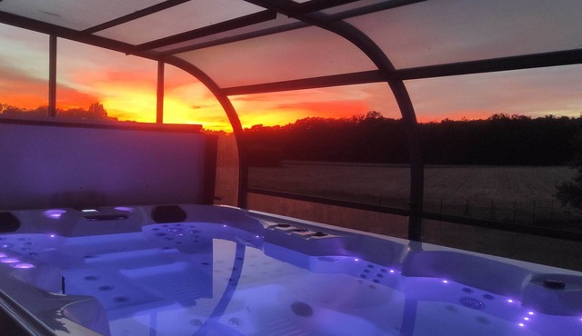 House with Jacuzzi for 5 people