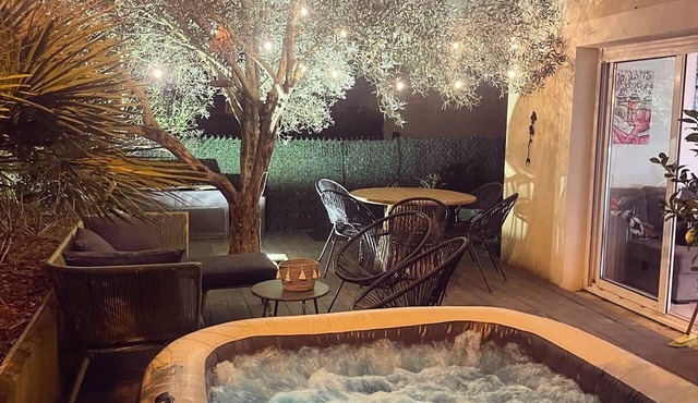 🏡 House with Jacuzzi: Bulles et Soleil in Drôme Provençale in Malataverne!🌞