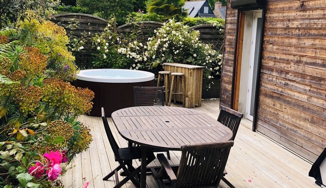 House with jacuzzi 200m from the beach pets welcome