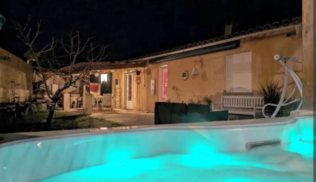 House with Jacuzzi in the Var. 24km beach