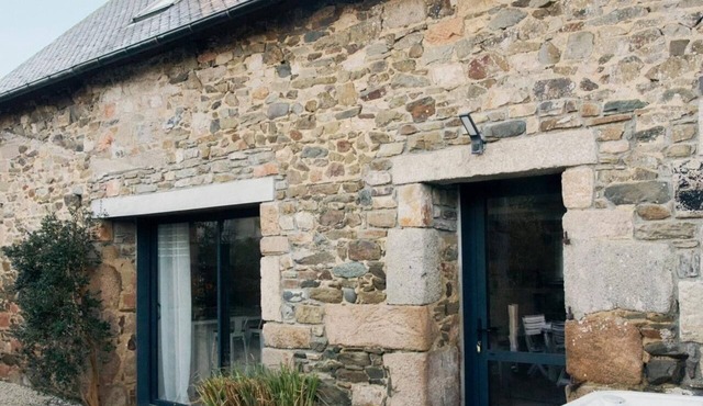 House with jacuzzi, walking distance to town center and port