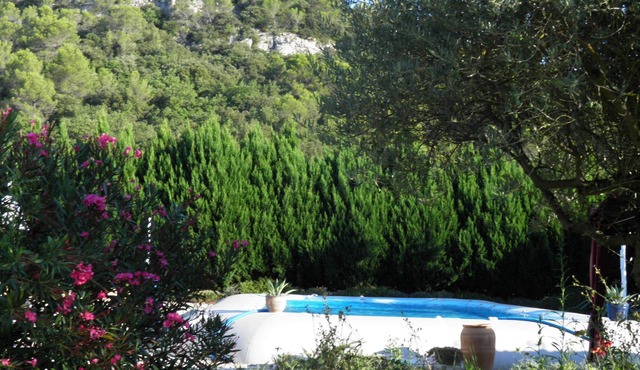 House with large swimming pool and enclosed garden, on the river bank with direct access