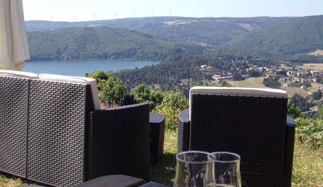 House with lake and mountain views