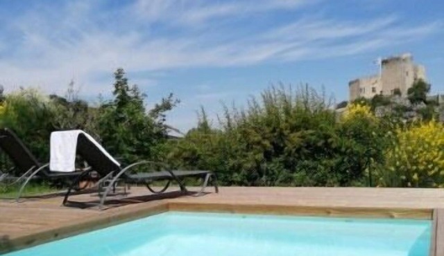 House with large garden, swimming pool, exceptional view and 300m from the town center