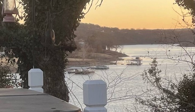 House with Lakeview & Hot Tub
