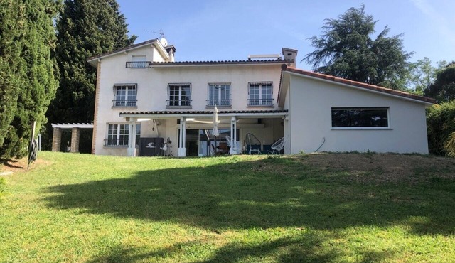 House with large pool in greenery 15min from Toulouse center (6 bdrms)