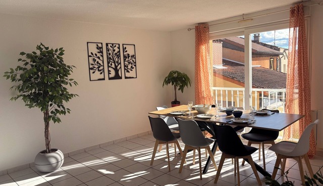 House with large garage in the heart of the Auvergne.