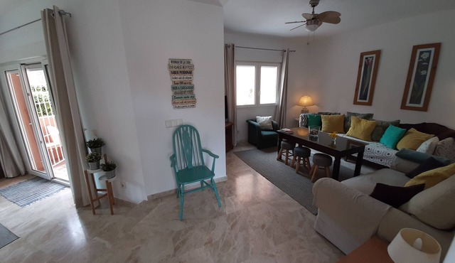 House with large garden by the sea, barbecue, ideal for families.