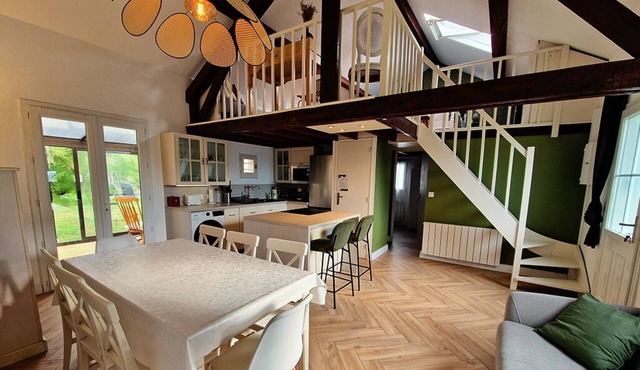 House with large garden 1 km from the beach. Ideal for families.