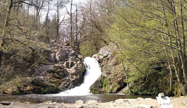 House with large garden 15min walk from Saut de Gouloux