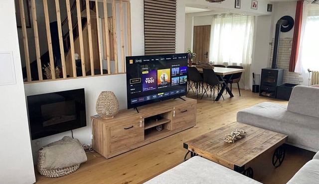 House with large garden, large terrace + jacuzzi