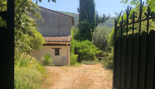 House with large garden 200m walk from the river Peace and quiet assured