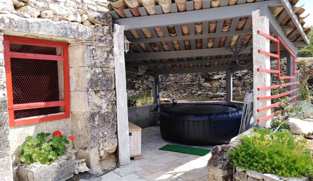 House with large garden and private Jacuzzi. Site classified Natura2000 for its flora