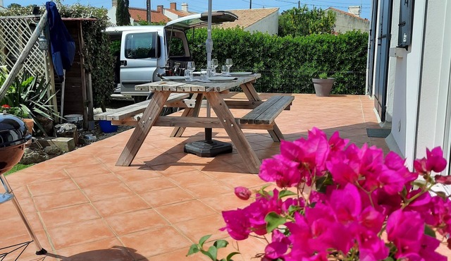 House with large terrace 5 minutes from the beach