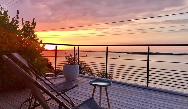House with large terrace and sea view