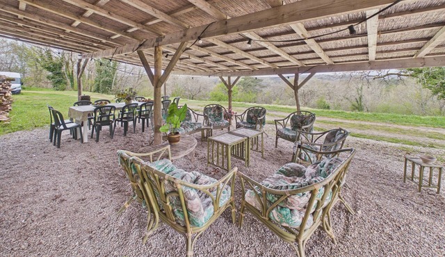House with large terrace & garden for 9
