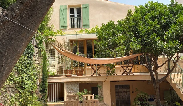 House with large terrace in the heart of the old town of Hyères