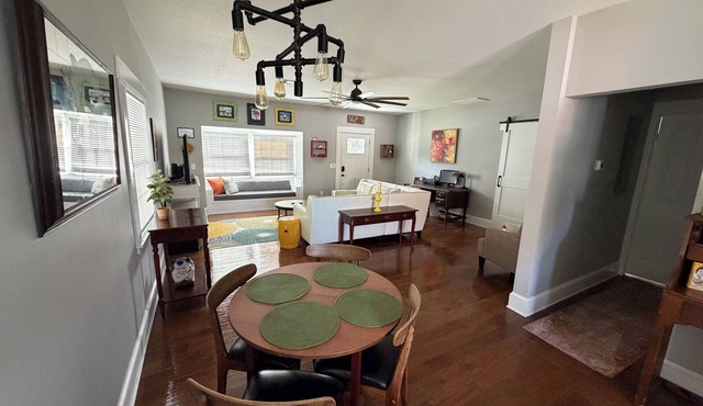 House with large deck, walking distance to Historic Downtown Winter Garden